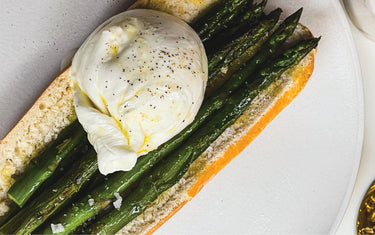 Burrata: Sánduche de Burrata Gourmet a Porter y espárragos