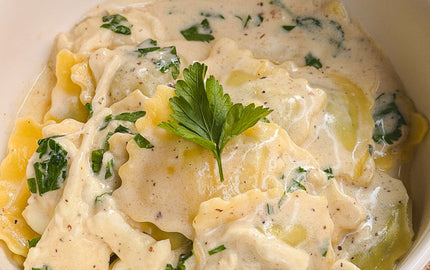 Stracciatella: Raviolis de Ricota y espinaca con crema de Stracciatella de búfala GourmetAPorter